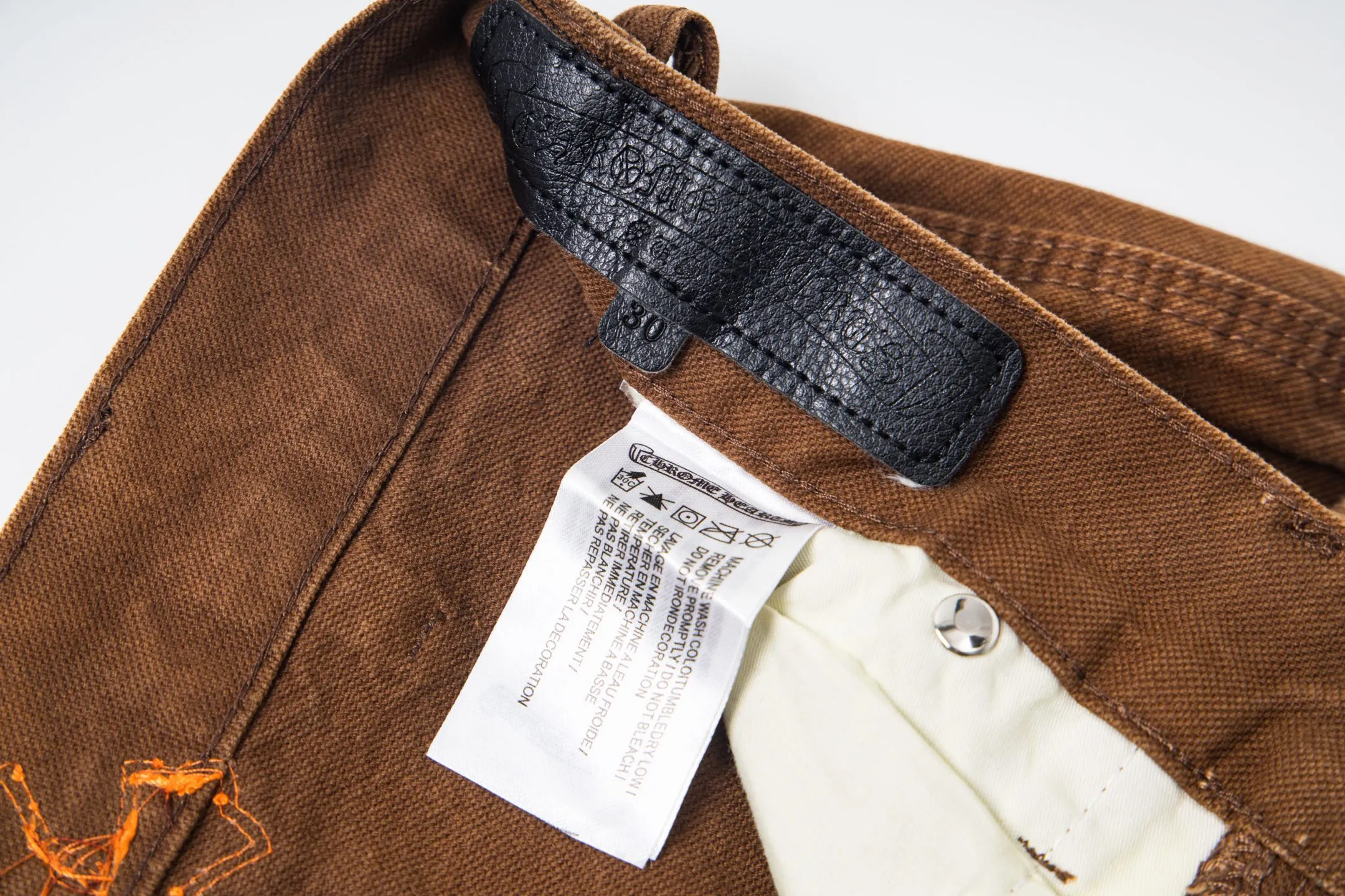 P290 Chrome Hearts Chrome Hearts Brown Logging Orange Multi-leather Jeans Multi-leather standard workwear jeans and jeans need to be washed and then disassembled and hand-stitched with sheepskin cross leather and then spliced to complete. The whole process is too complicated to describe. About Chrome Hearts This is an extremely luxurious fashion brand that can also be called the nobility of the high street. It has always been an exclusive brand for some hipsters or the second generation of rich people. Compared with ordinary high streets, it is more luxurious and noble. Compared with luxury brands, it is more fashionable and individual. It has always been a brand that I have a special liking for. Style number: 1787# Color: Brown Size: 28 30 32 34 36